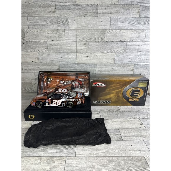 Tony Stewart #20 RCCA Home Depot Chrome Car 2002 NASCAR 1:24 Scale DieCast New - Picture 1 of 5